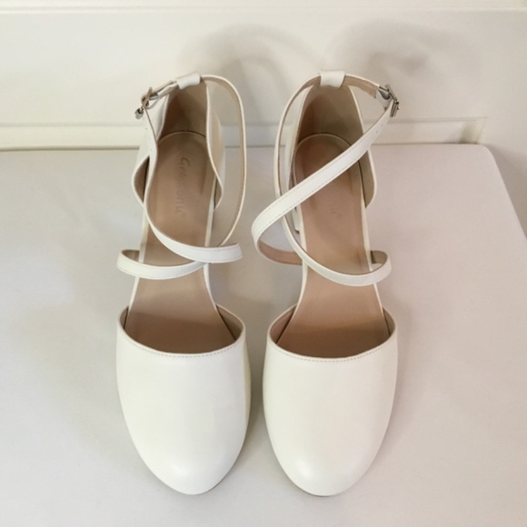 Women’s Mary Jane Closed Toe Low Block Heels - Picture 4 of 8